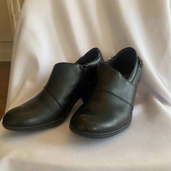 Clarks Shoes - Black Clark Booties Size 6M